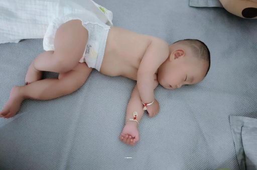 甘肃没满月的宝宝